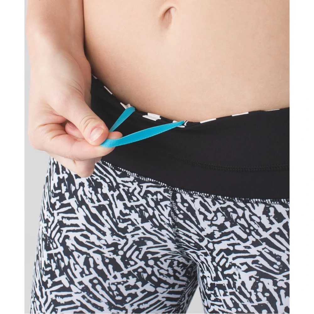 Lululemon Legging Run Inspire Crop II Luxtreme 6 Mini Brushed Animal Black White